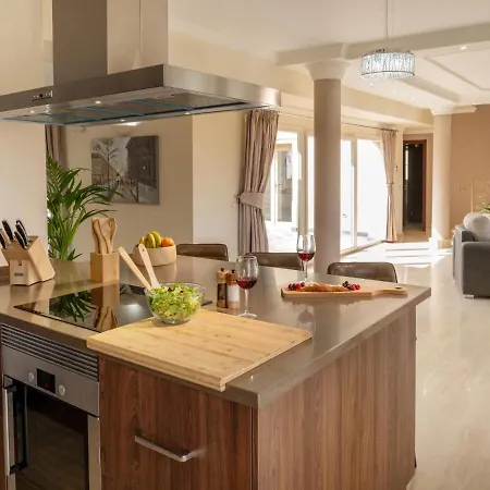 Luxury Wudas - Heated Pool, Bbq & Golf Area * 아데제
