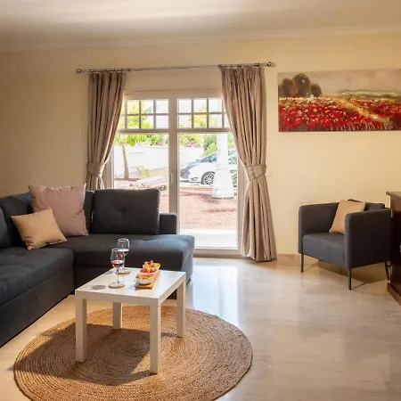 펜션 Luxury Wudas - Heated Pool, Bbq & Golf Area *
