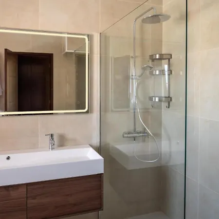 펜션 Luxury Wudas - Heated Pool, Bbq & Golf Area 아데제