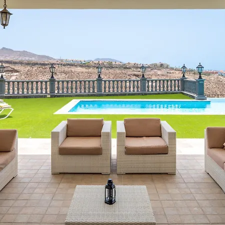 펜션 Luxury Wudas - Heated Pool, Bbq & Golf Area
