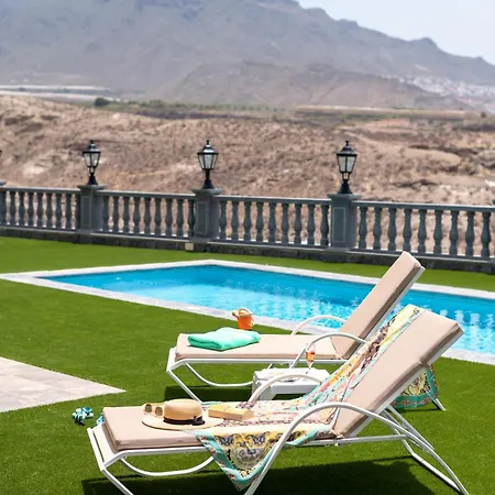 Luxury Wudas - Heated Pool, Bbq & Golf Area 아데제